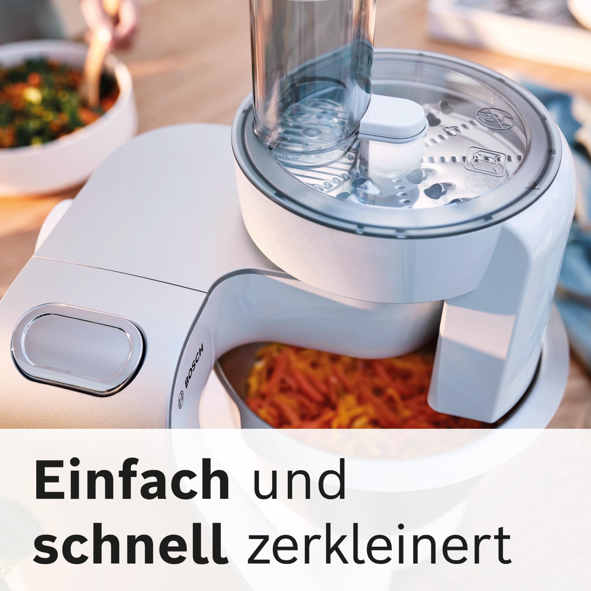 Bosch Küchenmaschine Serie 4 MUM58W20, Edelstahl-Schüssel 3,9 L, Mixer 1,25 L, Planetenrührwerk, Knethaken, Schlag- und Rührbesen Edelstahl, Durchlaufschnitzler, 3 Scheiben, 1000 W, Weiß